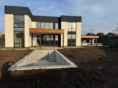 Сучасний будинок КМ Azimut River Club
