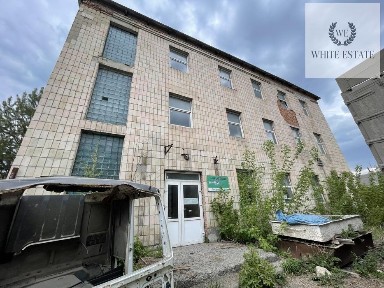 Продаж комерційної будівлі з ділянкою