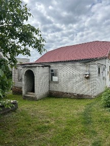 Продаж будинку з ділянкою під реконструкцію або забудову