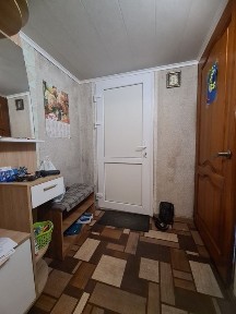 Продаю 2х комнатную квартиру на земле. В Центре.