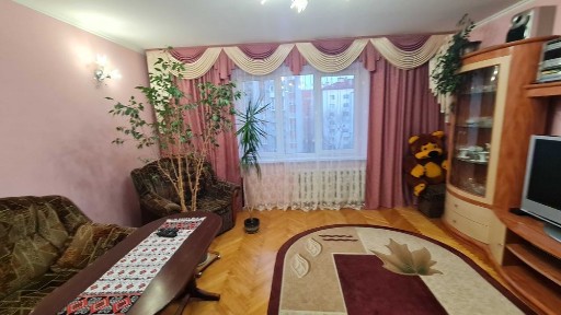Трьох кімнатна квартира з ремонтом і меблями в. Шевченка