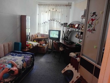 Продам окрему частину квартири на Скальда 40 м. кв.