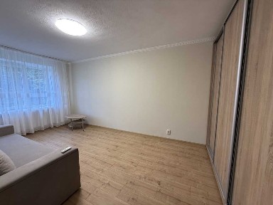 Київська обл., Броварський район, м. Бровари, Марії Лагунової вул., 4А