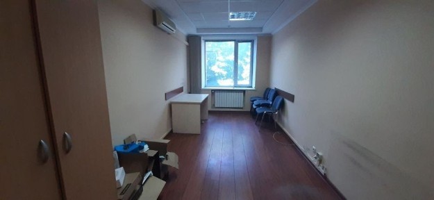 Автономний офісний блок в ОЦ. 1ий поверх. 234м². Є інтернет