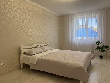 Продам без комісії і з мінімальним оформленням класну 1к квартиру з балкономом по вул. Машинобудівників 23 м Вишневе