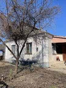 Будинок з ділянкою по вул. Захисників України 29000$