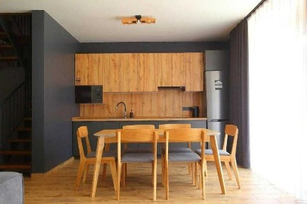 Продам 2-к котедж у Буковелі 45м2, окрема спальня + вітальня з кухнею, з земельною ділянкою у вартості