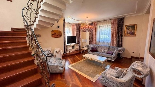 Продаж ексклюзивного будинку преміум класу з басейном в сауною в Жовкві. Земельна ділянка 10 соток.
