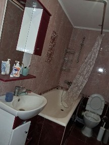 Здам в ЦЕНТРі Жмеринки по Соборній частину будинку є свій двір