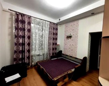Здам квартиру-студію Дорогожичі, Гарета Джонса