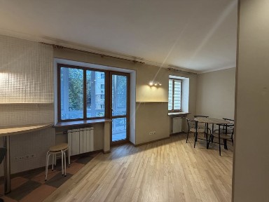 Київ, Печерський, вулиця Німанська 13