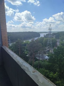 Квартира з видом на річку.
