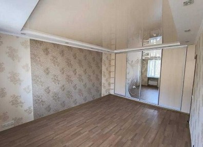 Срочно продам 1 комнатную квартиру м. Индустриальная 15 минут.
