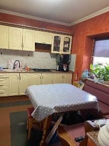 Продається просторий будинок у центрі смт. Кольчино