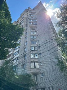 Продам затишну велику 4к квартиру в будинку 2000х
