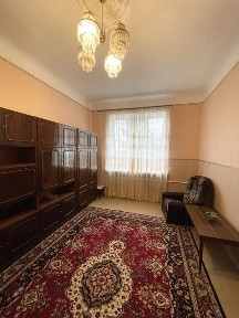 Продаж 1-ноі квартири (сталінка) вул. Небесноі Сотні