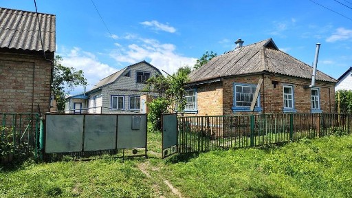 Продається будинок в центрі с. Велика Круча