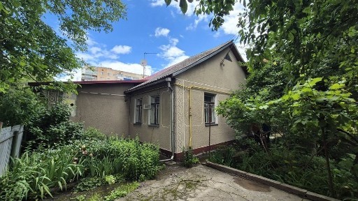 Продам частину будинка. Центр