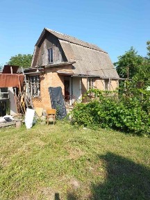 Продам земельну ділянку з дачним будинком с. Сальник
