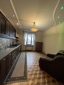Продам 3-х комнатную сталинку