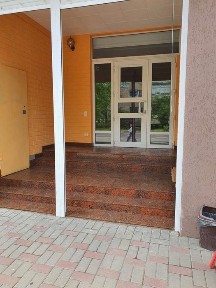 Здається фасадне комерційне приміщення 112м2 з парковкою