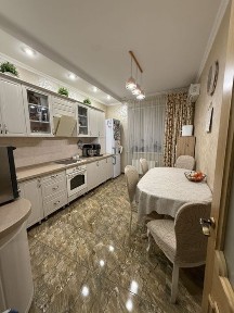 3 - комн. квартира 127 м. кв. 4/23 эт. ЖК Кировский. Ремонт. Мебель. Техника.
