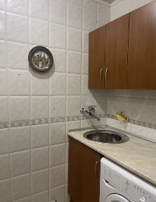 Сдам 2 ком кв ул Независимости. Ул Титова.