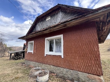 Продається будинок у Карпатах біля річки с. Тюшка