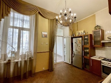 У продажу 4 кімнатна квартира з ремонтом центр Одеси