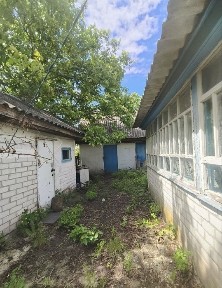 Будинок із великою земельною ділянкою 46 соток у с. Зороків - лише $10.000