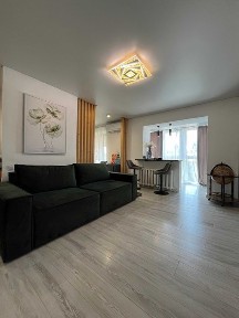 Продається 2-на квартира з дизайнерським ремонтом - 49 м², цегляний будинок. LD