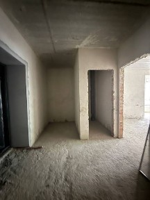 Продаж 1 км квартири поруч з озером