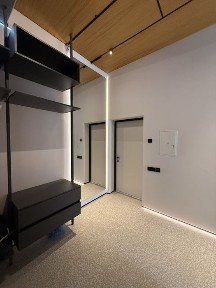 Продаю 3х комнатеую квартиру с ремонтом Степана Бандеры 37