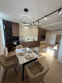 Продам 2 кімнатну квартиру на Краснова 4 поверх