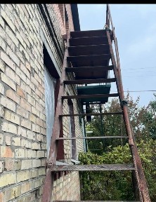 Продаж частину будинку в Гостомелі під ремонт! Центр вул. Рекунова