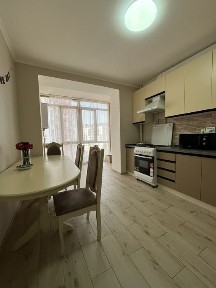 Продається квартира з ремонтом в районі Каскад. Новобудова будинок обжитий, ЖК закритого типу.
