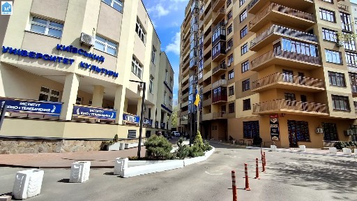 Київ, вул. Євгена Коновальця 36Е