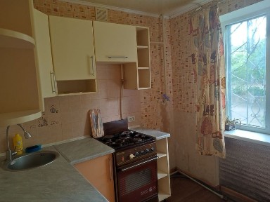 Сдам квартиру на первом этаже на длительный срок