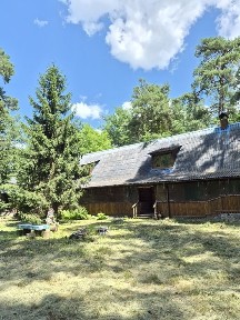 Продам комерційне приміщення розташоване в лісі