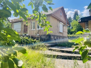 Садовий будинок в елітному передмісті Києва