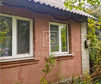 Будинок с. Микуличі де неймовірна природа та каскад озер.