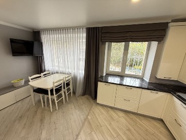 Продаж 3-ри кімнатної, Центр, Стрітенська