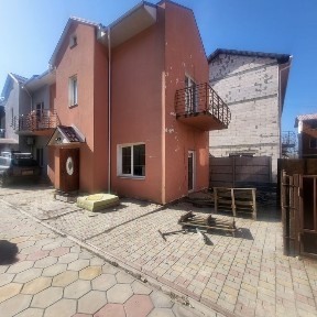 Таунхаус 70 м² в Ильичанке двор, балкон, мансарда тёплый пол. Иличянка