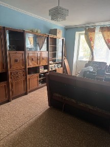 Продам 2-х кімнатну квартиру Виставка не кутова середній поверх