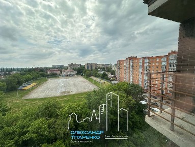 Продам велику однокімнатну квартиру в самому центрі міста!
