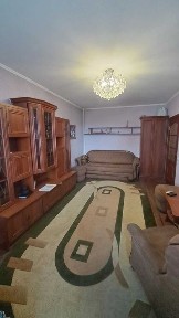 Продам 3-х кімнатну квартиру у Вишневому на центральній стороні