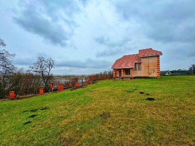 Продам будинок з ремонтом в с. Лящівка! Перша лінія