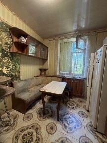 Сдам на Югоке Трехкомнатную квартиру с Автономным отоплением у. Добролюбова.