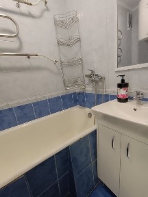 Продається однокімнатна поруч з центром