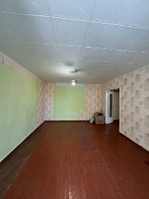 Продається простора однушка біля ПДАТУ